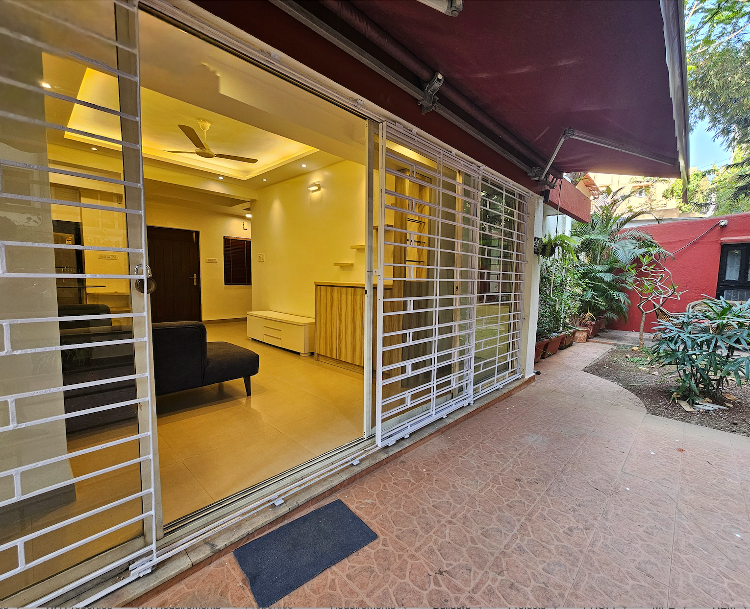 2 BHK Flat on Rent in Bandra West - Crescent