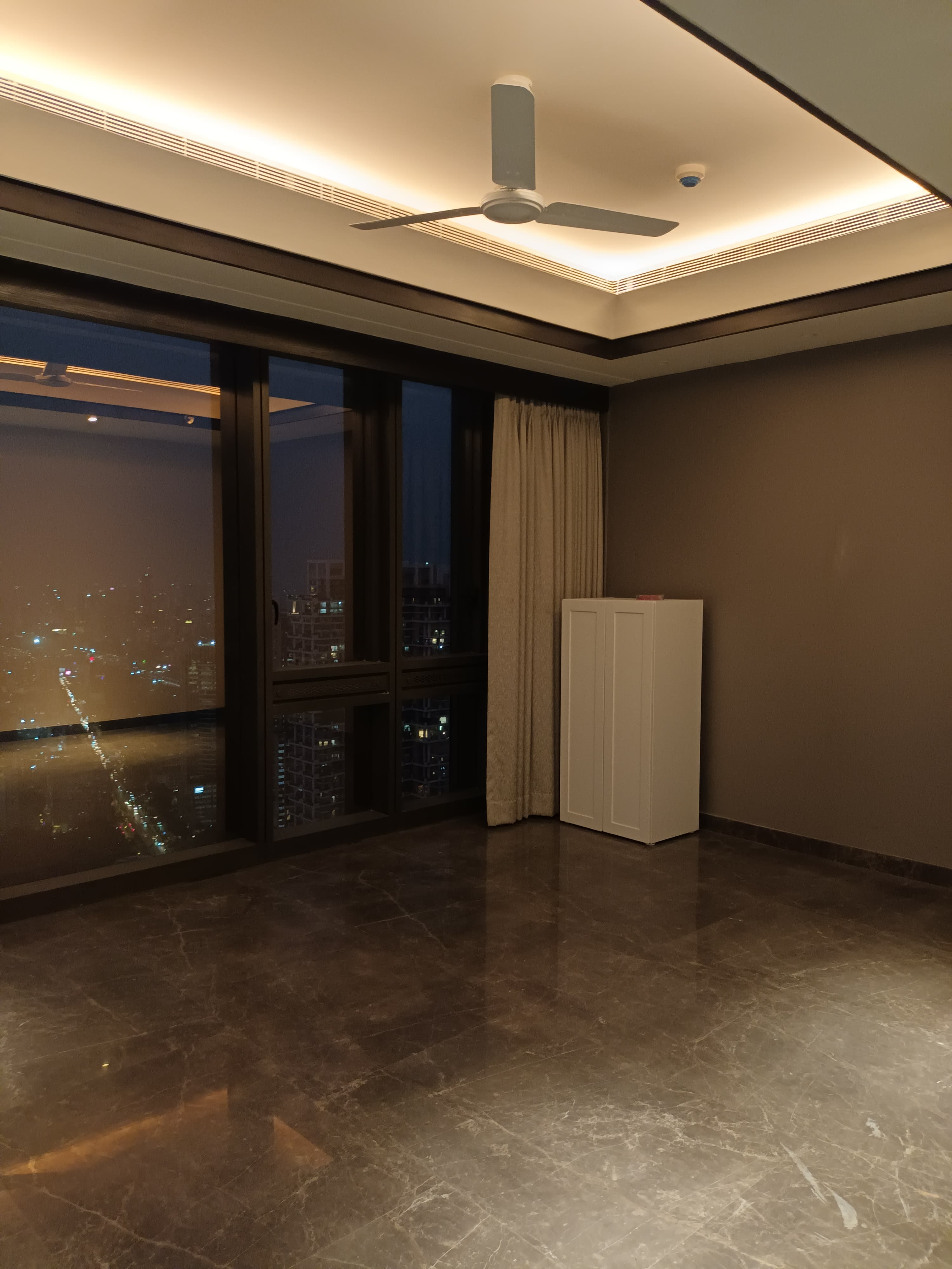 14 - Trump Tower, Worli