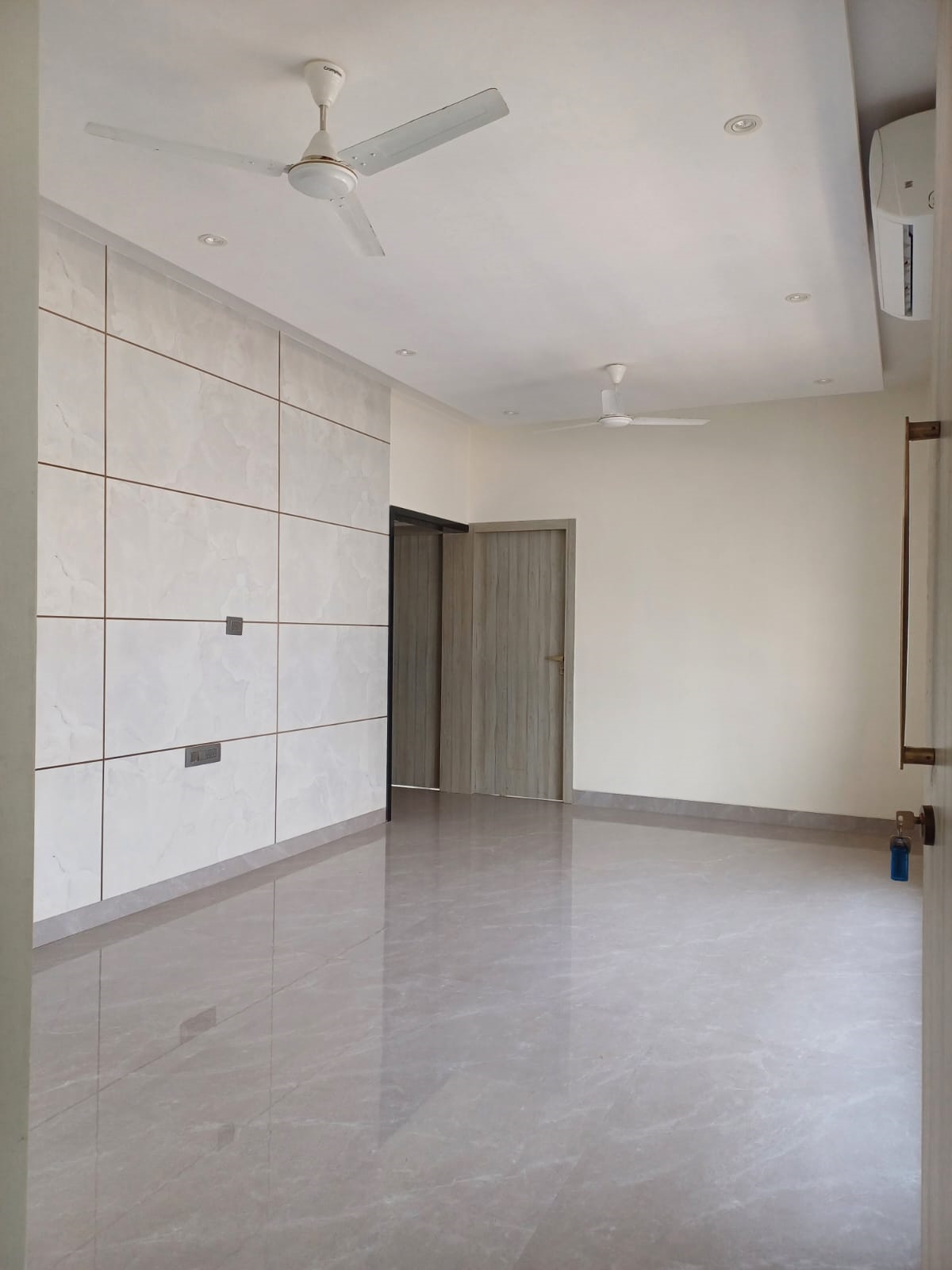 11 - Golden Peak, Khar West