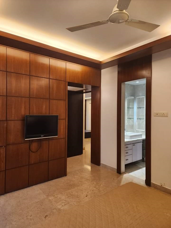16 - Golden Peak, Khar West