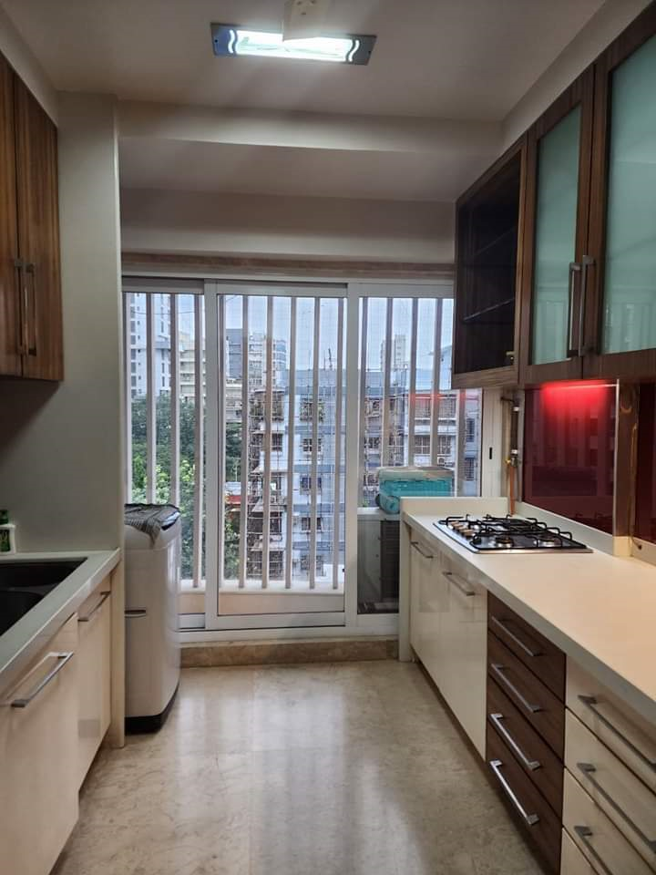 17 - Golden Peak, Khar West