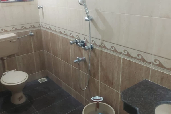 Flat on rent in Tardeo Court, Tardeo