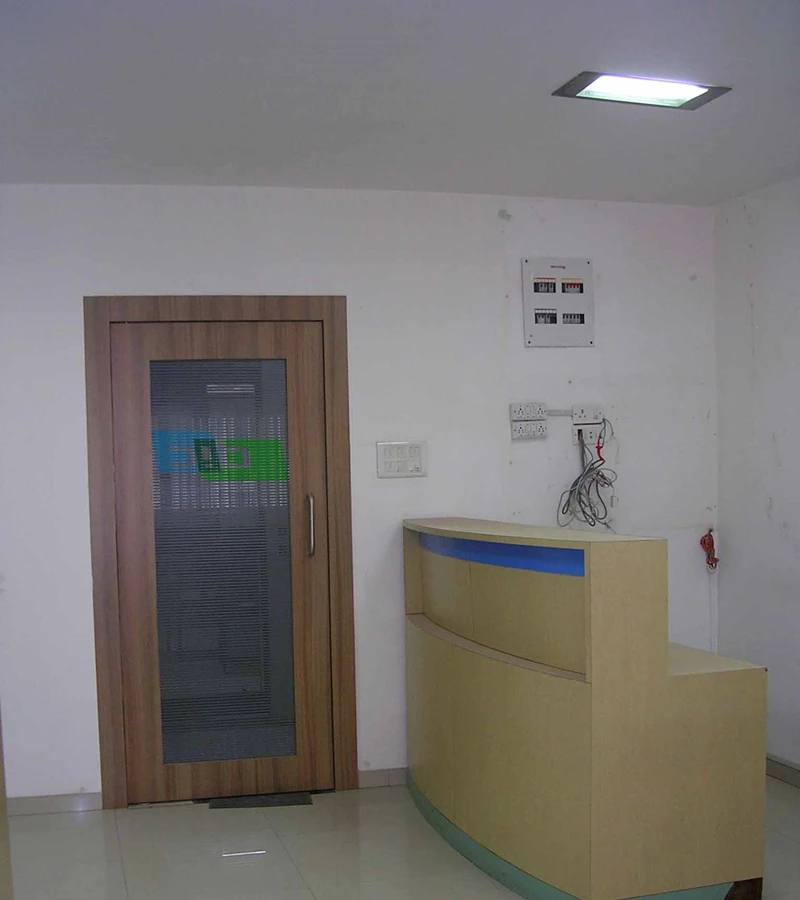 8 - Raheja Centre, Nariman Point