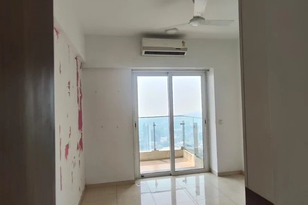 Flat on rent in Crescent Bay, Parel