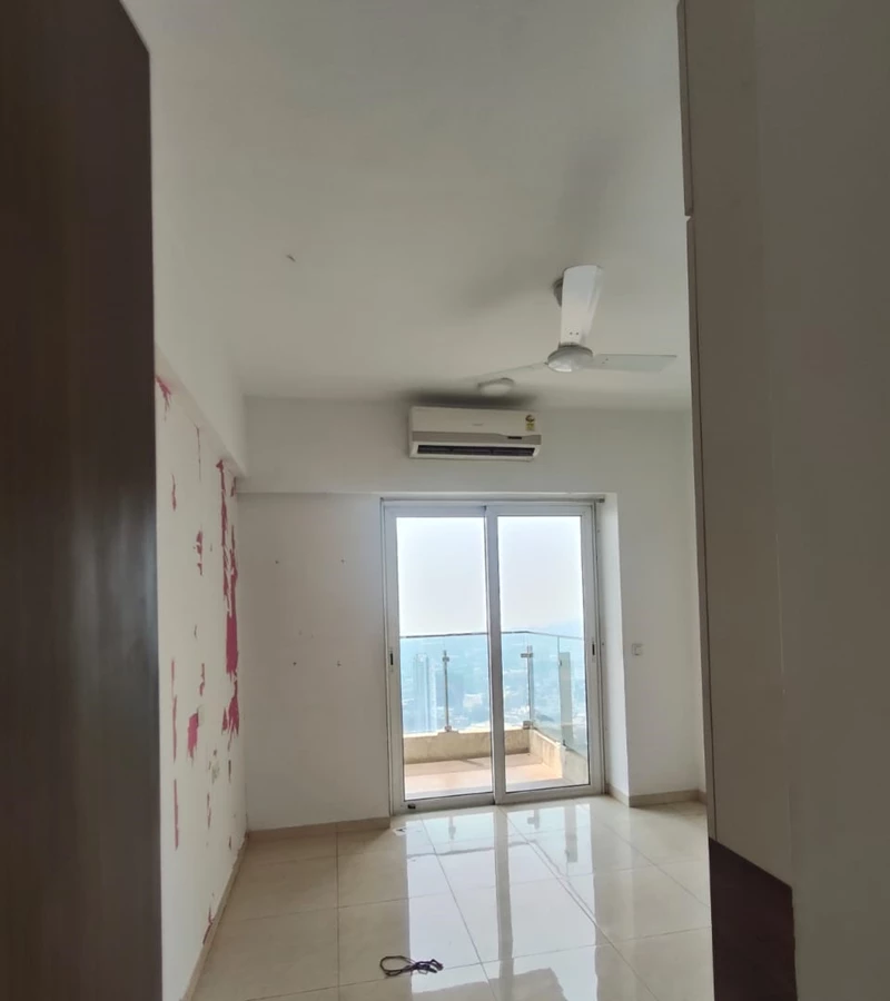 1 - Crescent Bay, Parel
