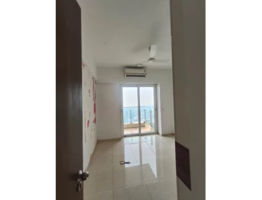 1 - Crescent Bay, Parel