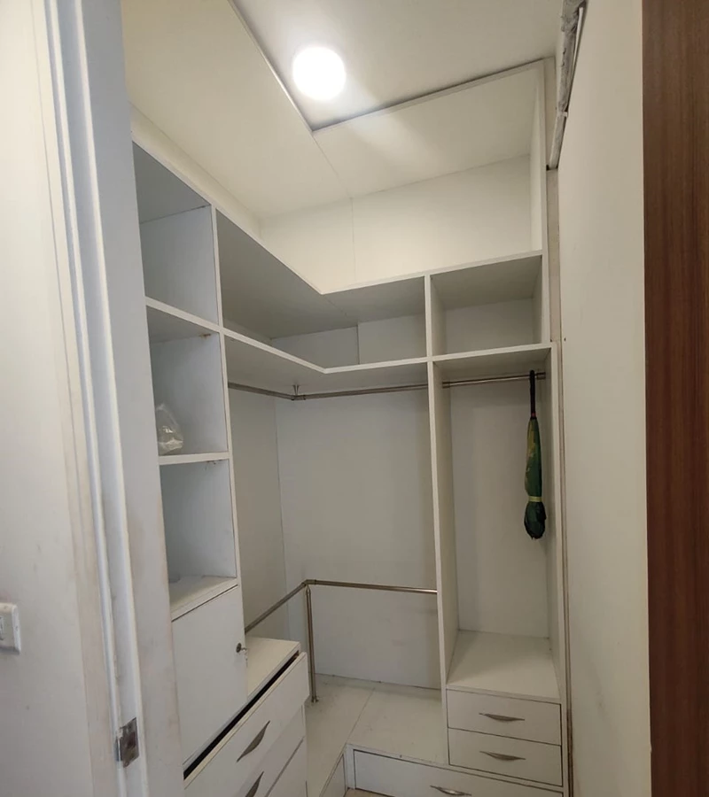 10 - Crescent Bay, Parel