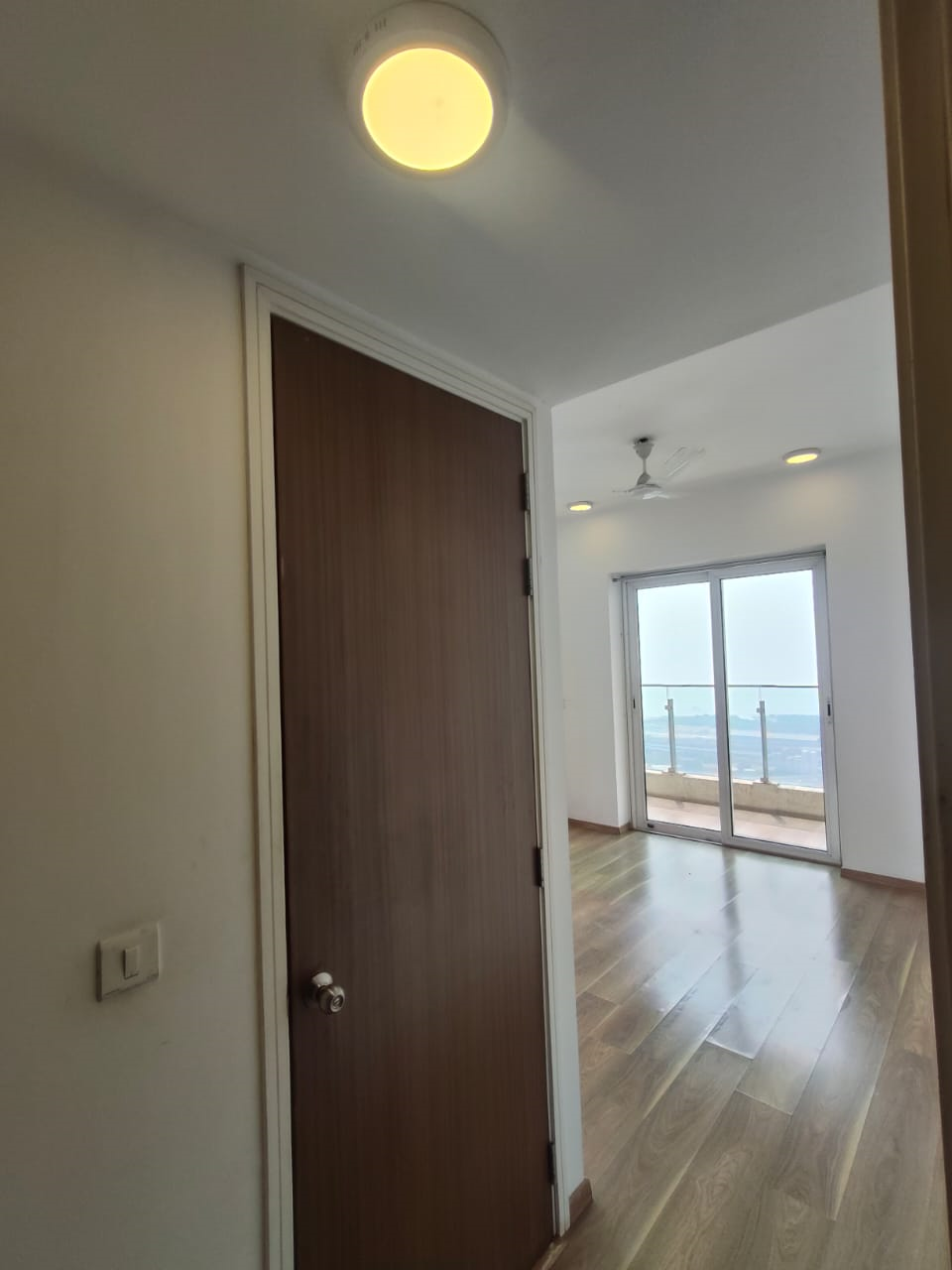 11 - Crescent Bay, Parel