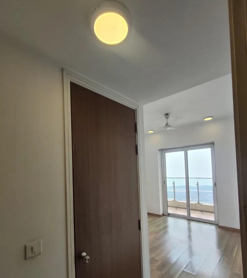 11 - Crescent Bay, Parel