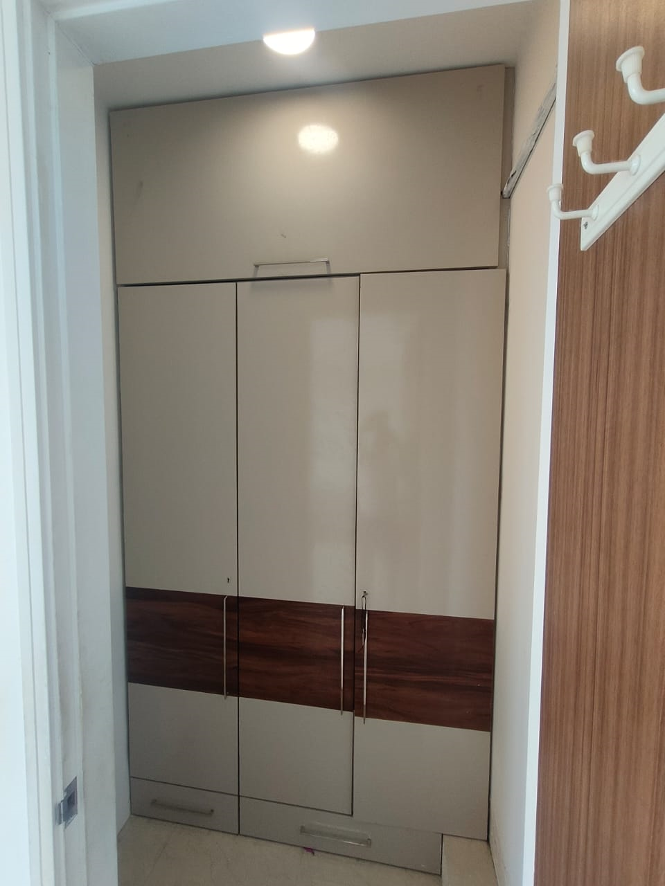 13 - Crescent Bay, Parel