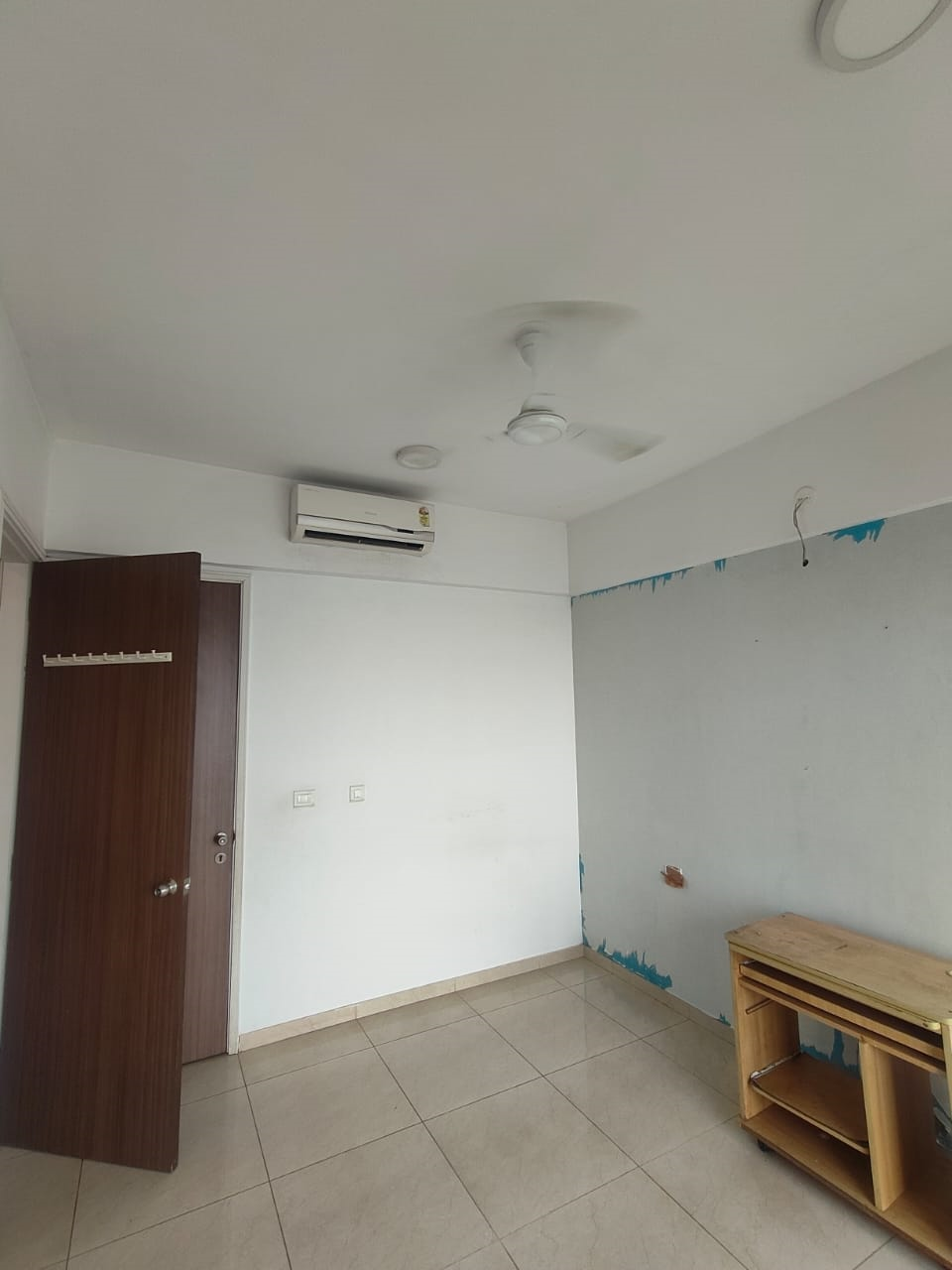 15 - Crescent Bay, Parel