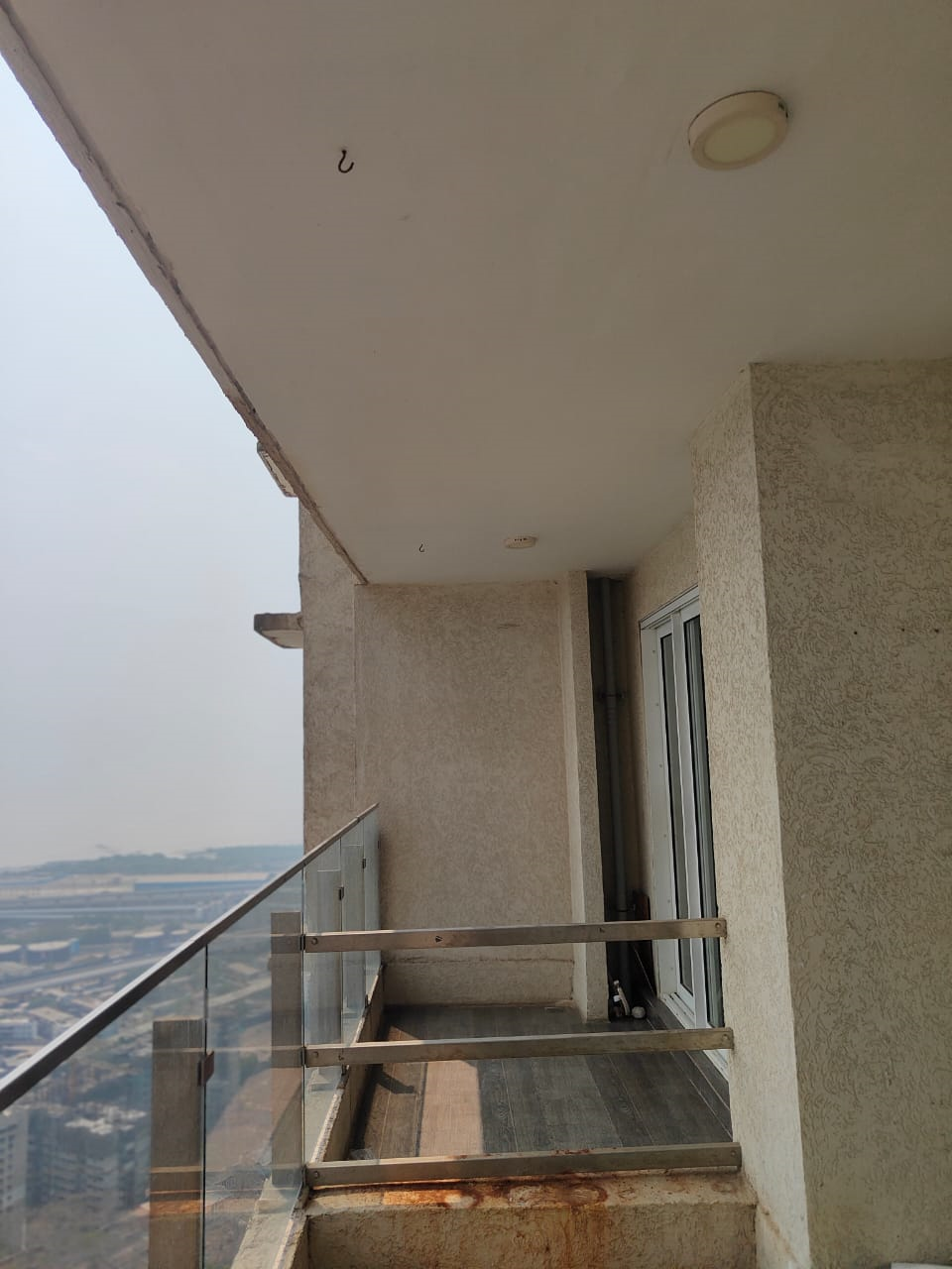 16 - Crescent Bay, Parel