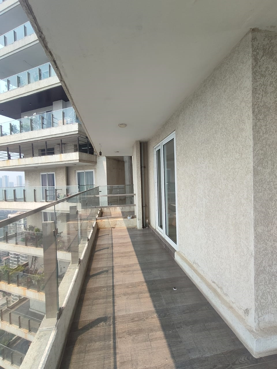 2 - Crescent Bay, Parel