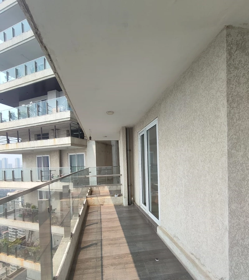 2 - Crescent Bay, Parel