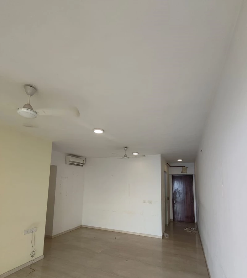 20 - Crescent Bay, Parel