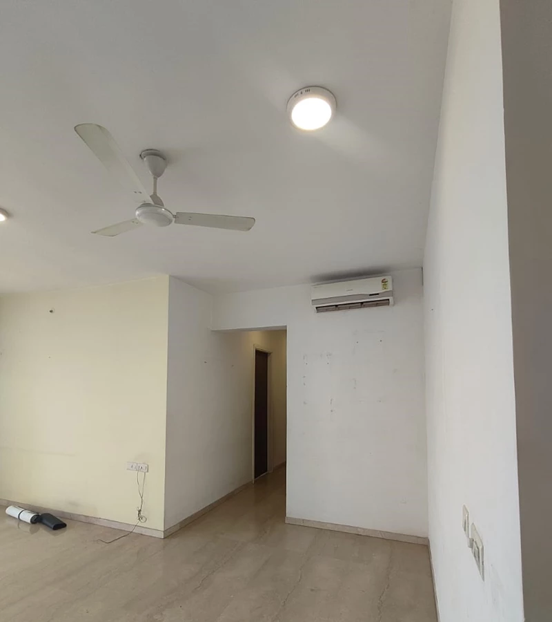 21 - Crescent Bay, Parel