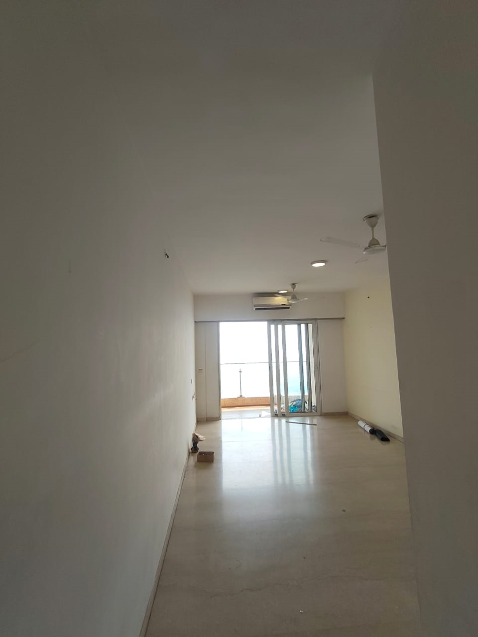 22 - Crescent Bay, Parel