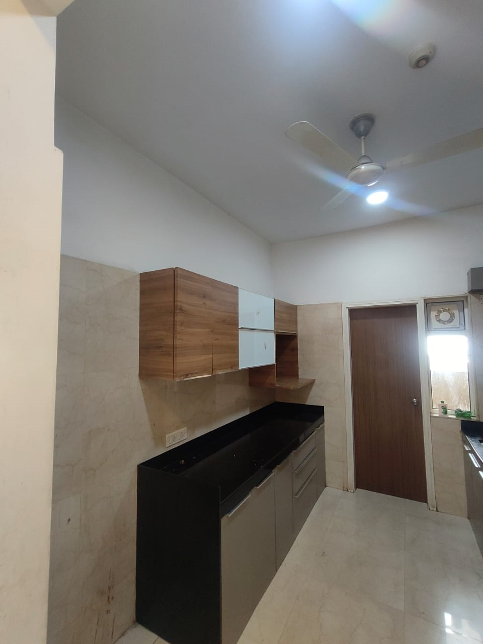 24 - Crescent Bay, Parel