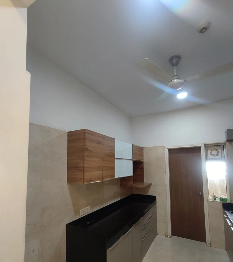 24 - Crescent Bay, Parel