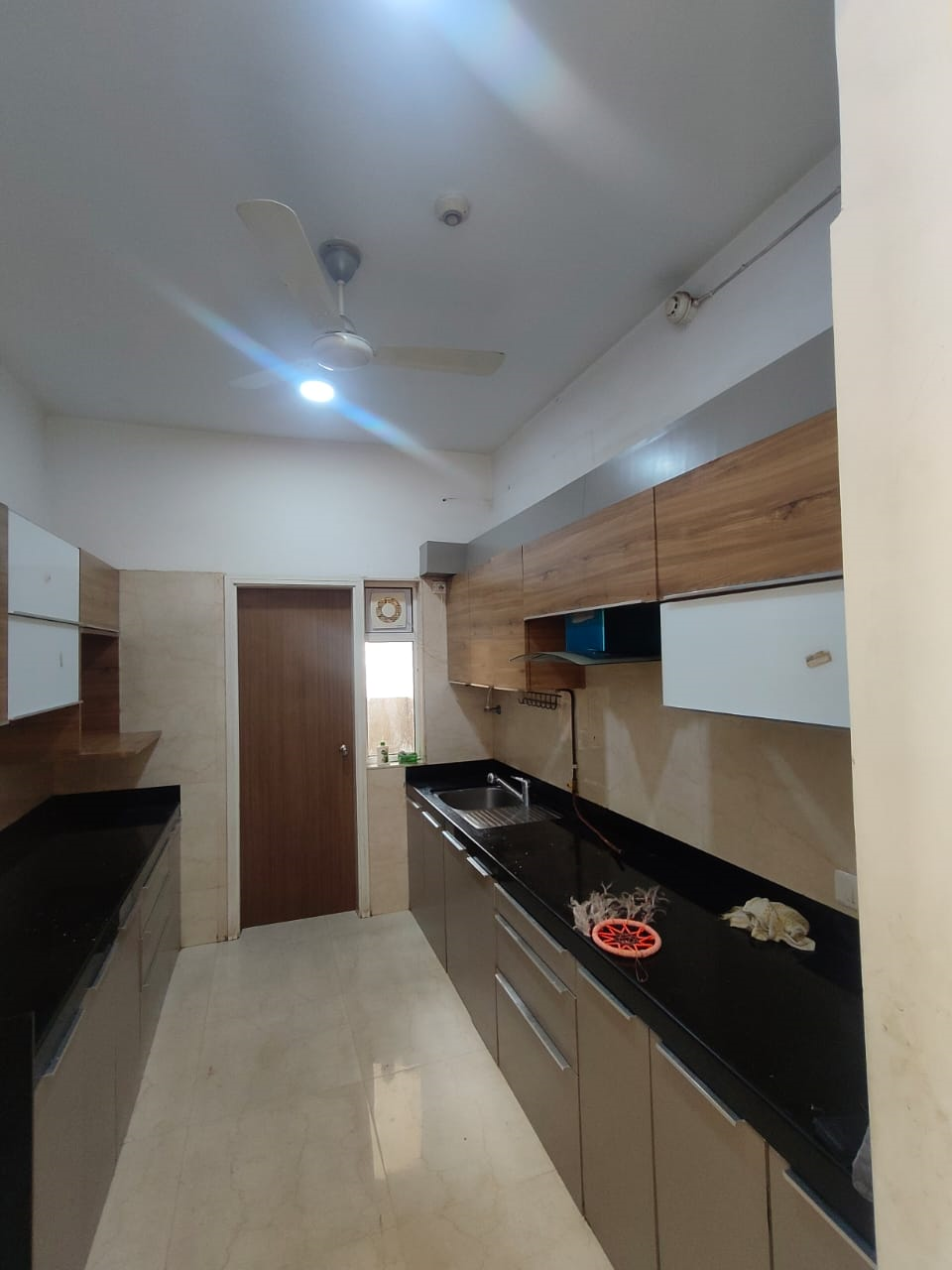 25 - Crescent Bay, Parel