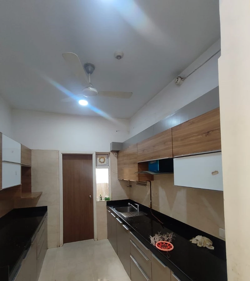 25 - Crescent Bay, Parel