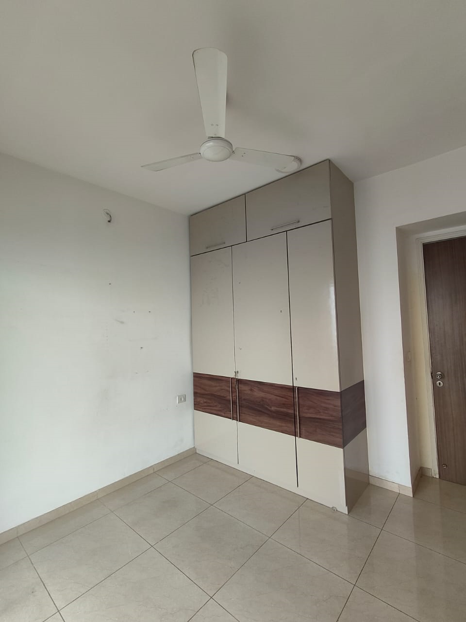 4 - Crescent Bay, Parel