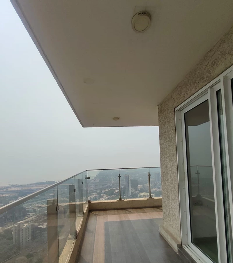 6 - Crescent Bay, Parel