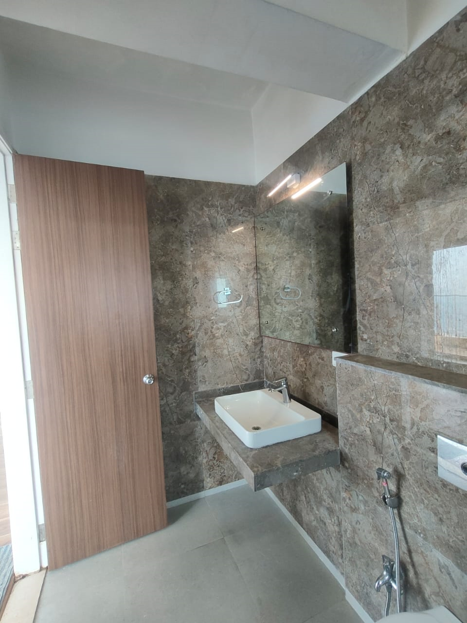 7 - Crescent Bay, Parel