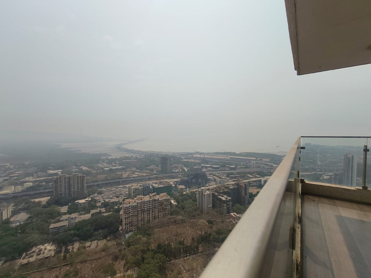 8 - Crescent Bay, Parel