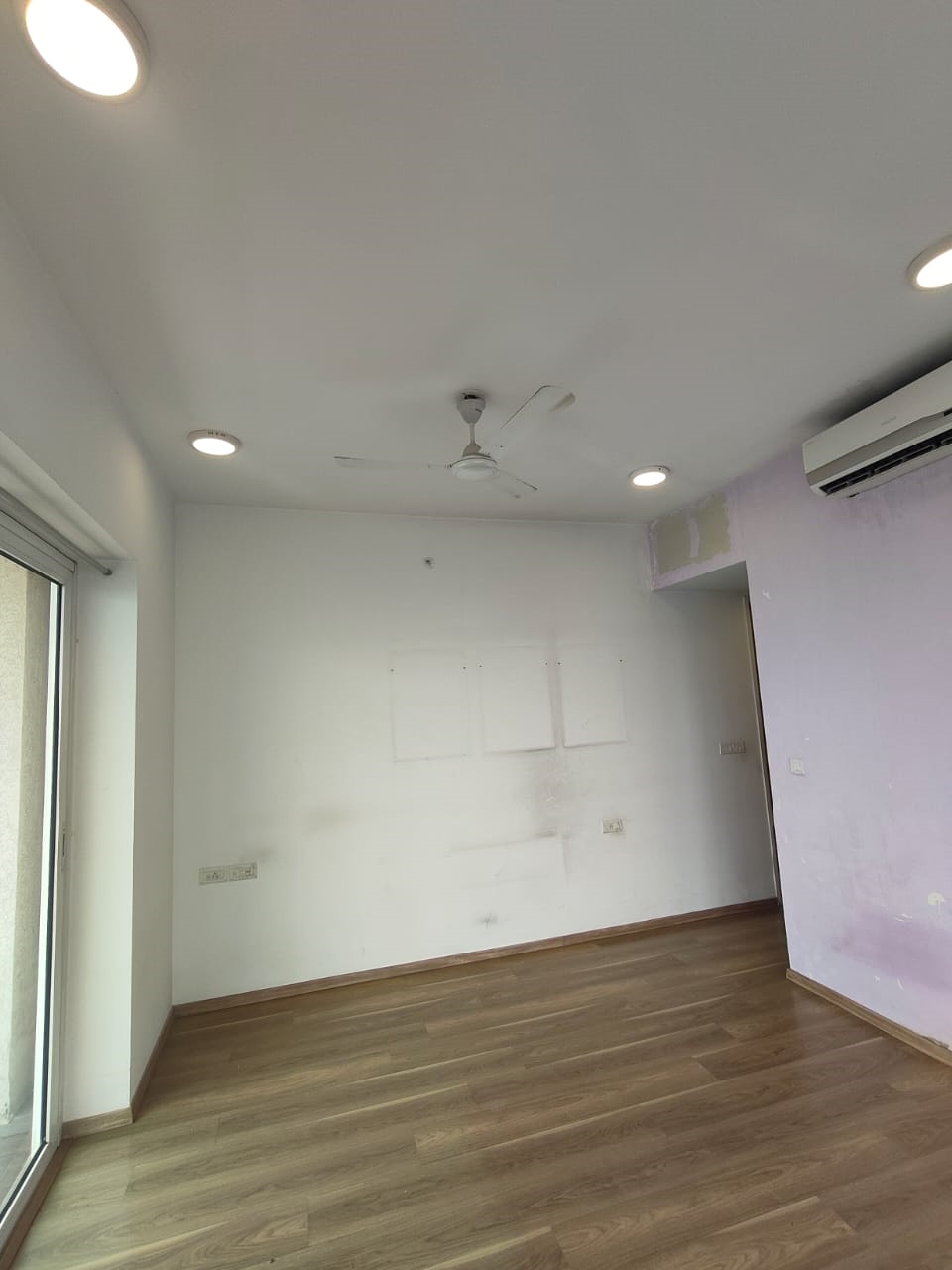 9 - Crescent Bay, Parel