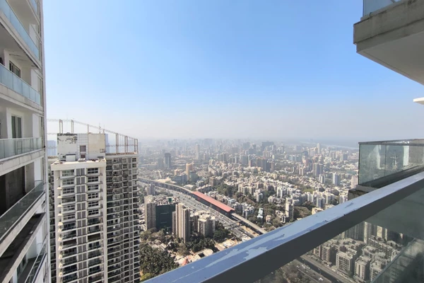Flat on rent in Omkar Altamonte, Malad East