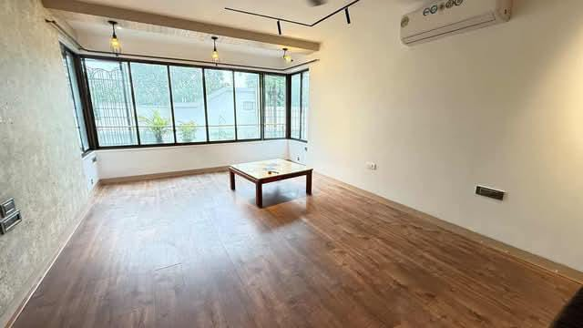 2½ BHK Flat on Rent in Bandra West - Hill Top