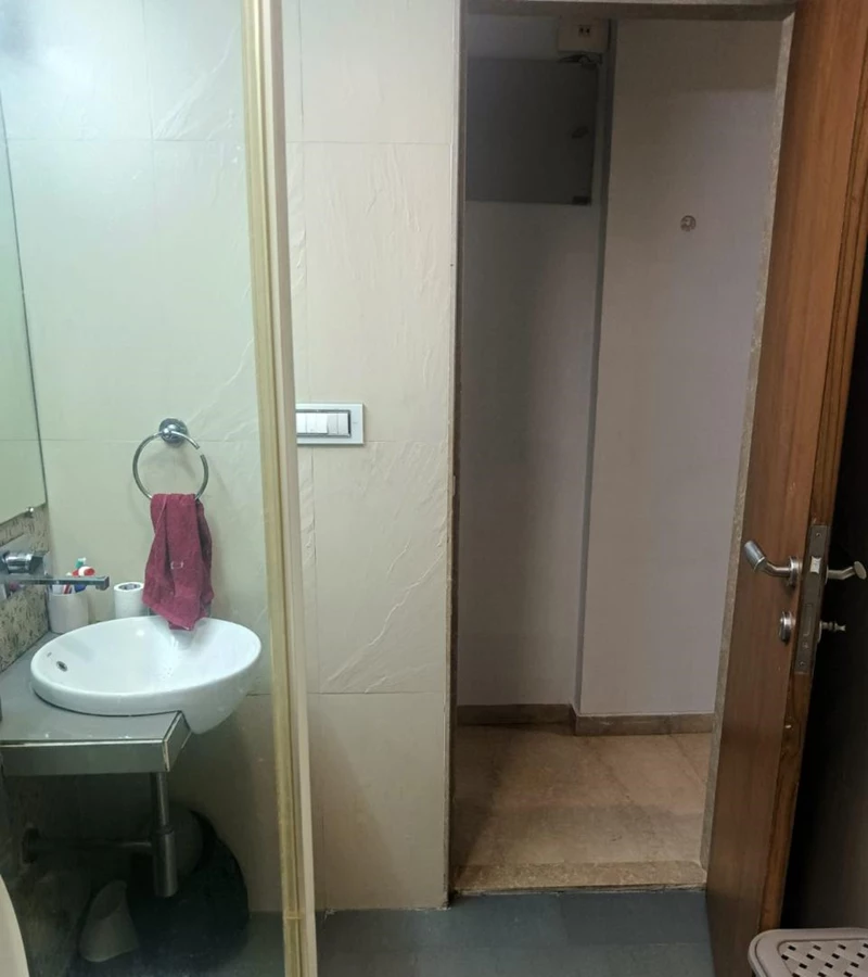 5 - Lakhani Signature, Bandra West
