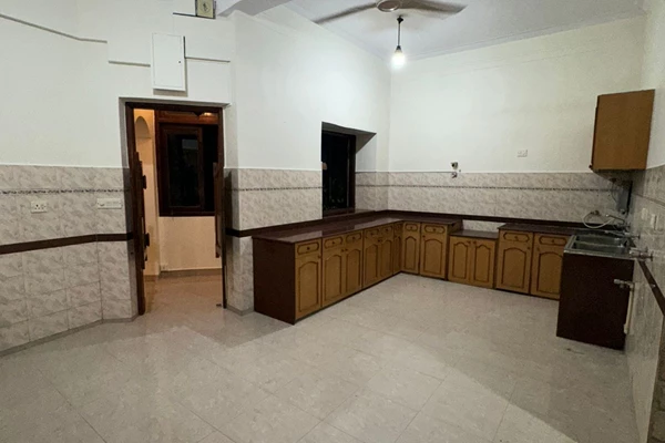 Flat on rent in Marlboro House, Tardeo