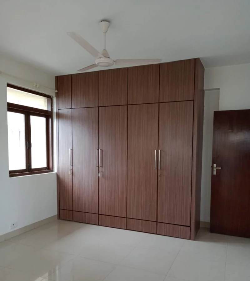 7 - Balmoral Hall, Bandra West