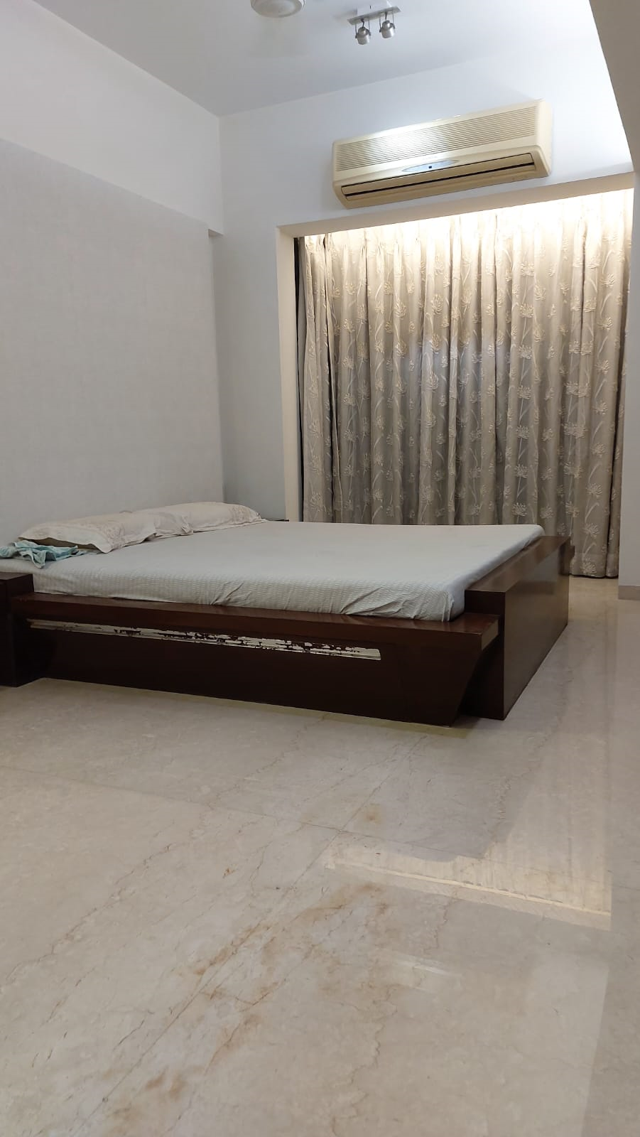 8 - Lilian Heights, Khar West