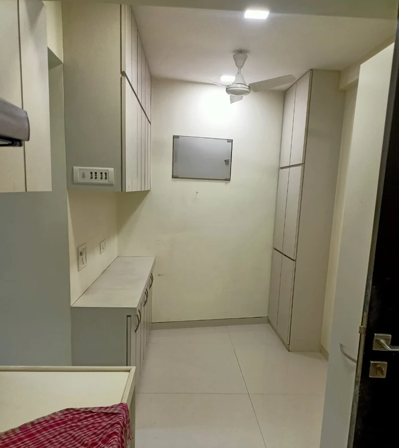 8 - Land Breeze, Bandra West