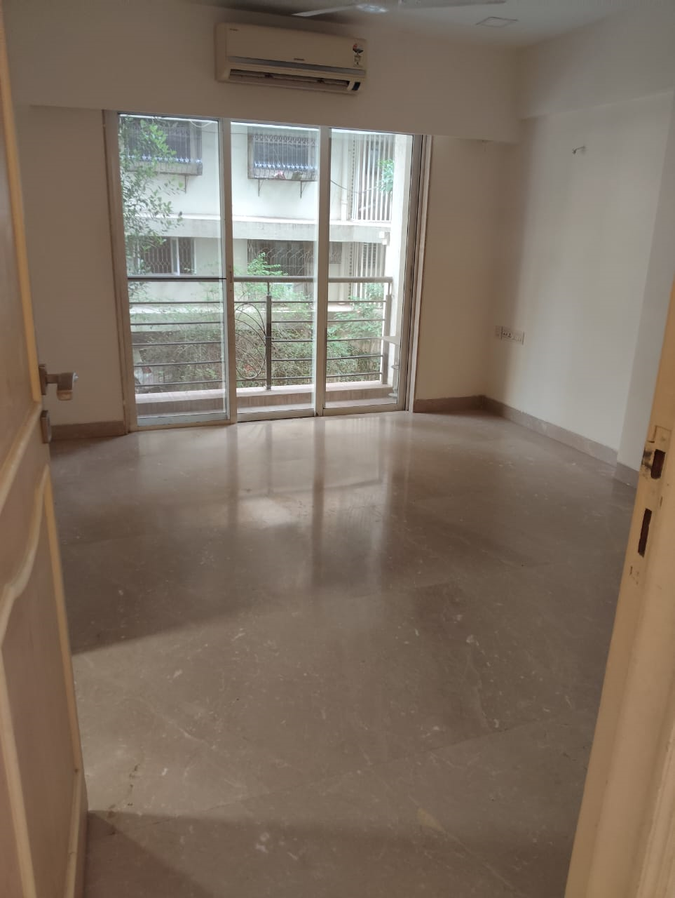 3 BHK Flat on Rent in Khar West - Zahra Court