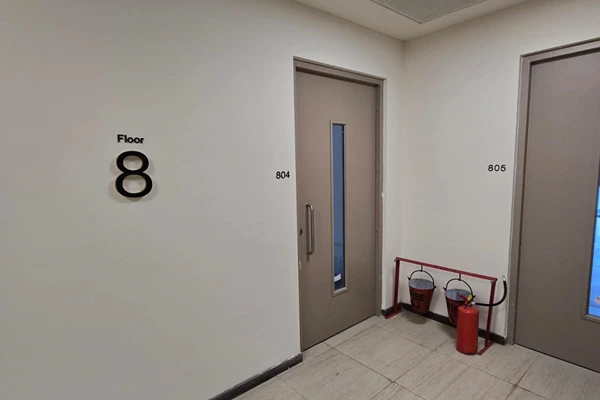 Office on rent in Prestige Turf Tower, Mahalaxmi