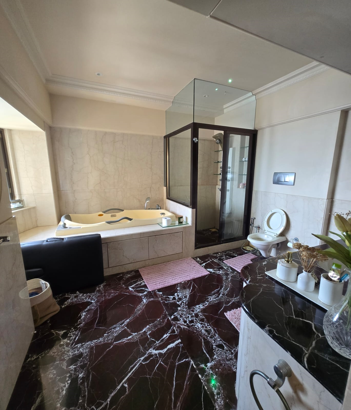 A16 - Petit Tower   , Breach Candy