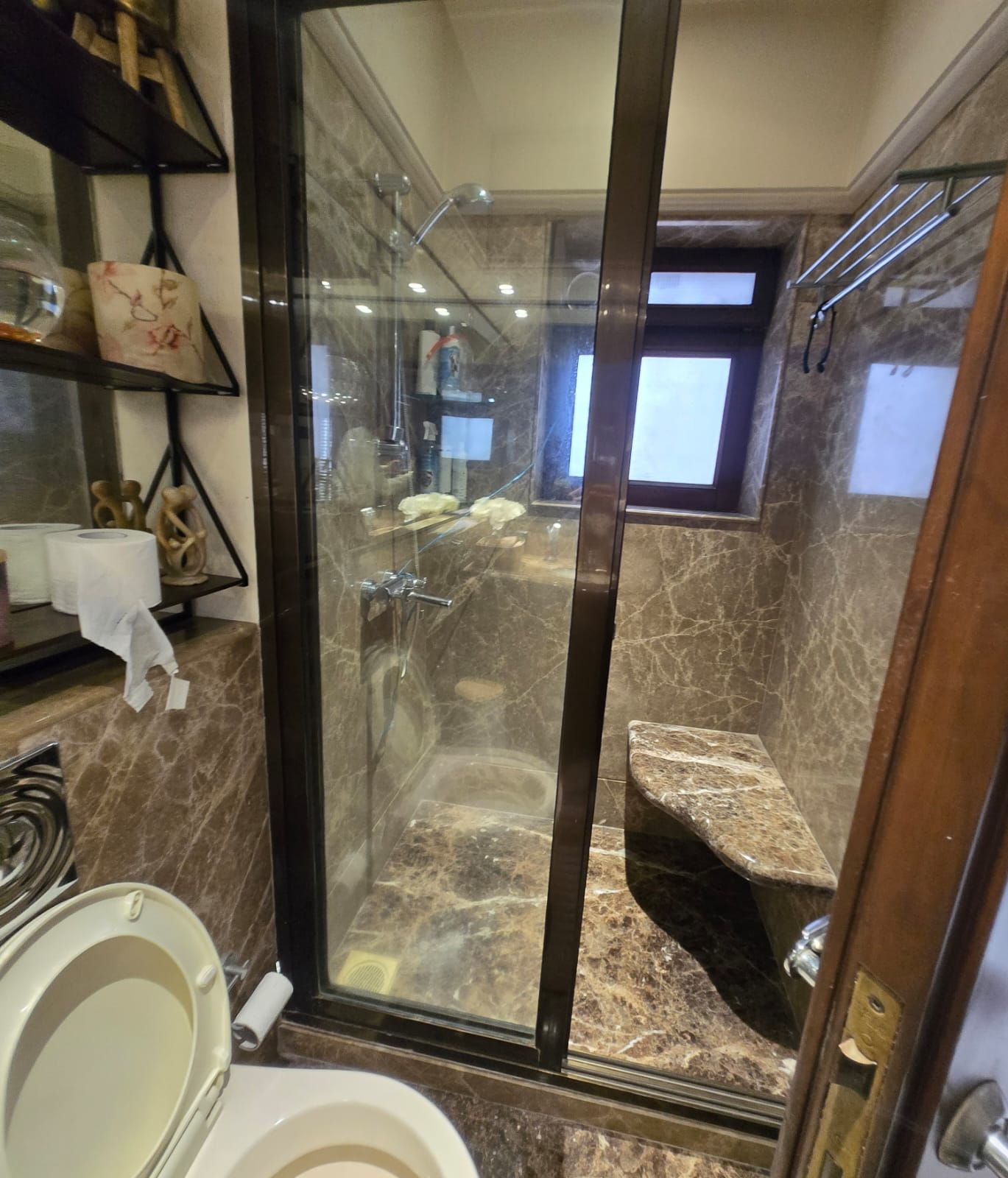 A25 - Petit Tower   , Breach Candy