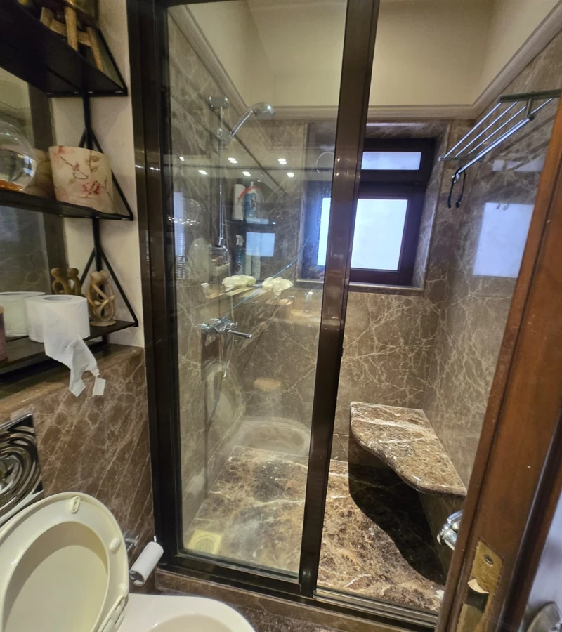 A25 - Petit Tower   , Breach Candy