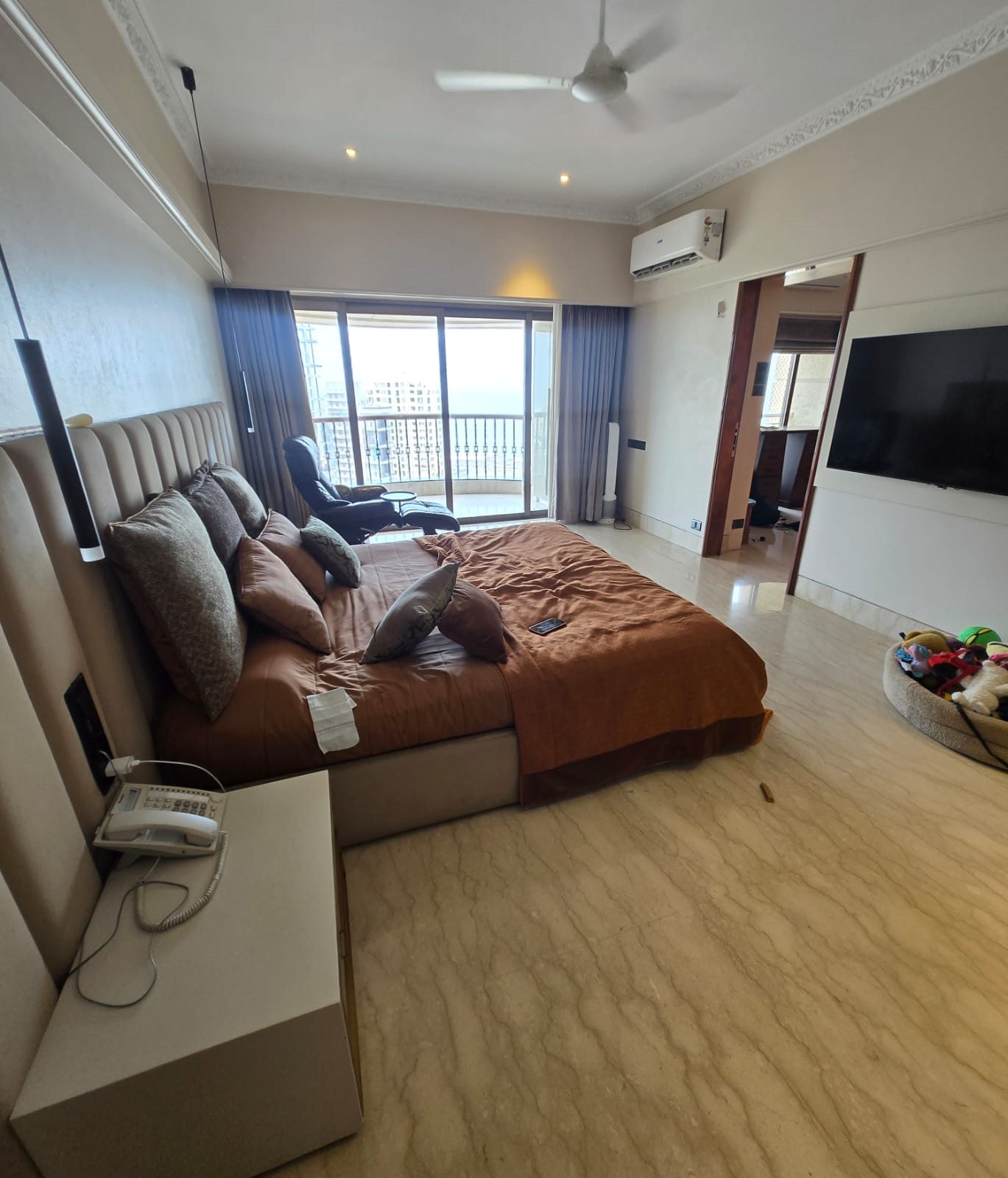 A4 - Petit Tower   , Breach Candy