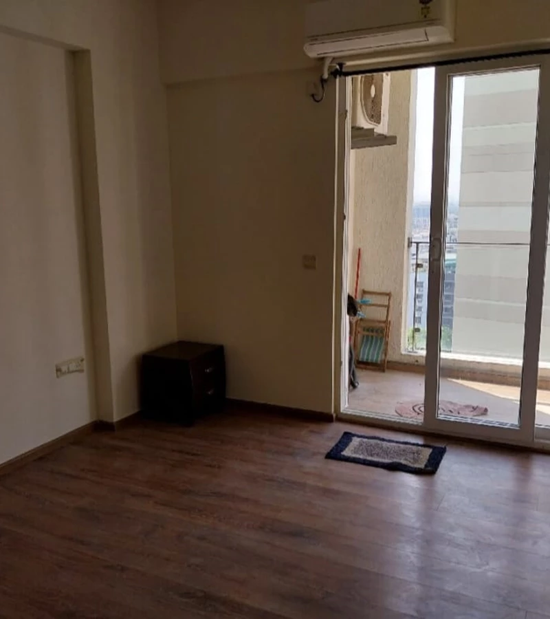 V8 - Mahindra Vivante, Andheri East