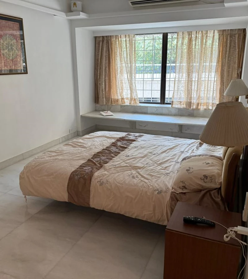 M5 - Hill Post, Bandra West