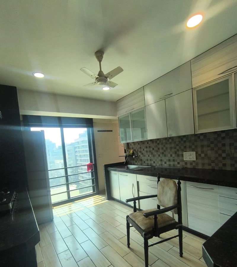 1 - Krimson Aurum, Santacruz West