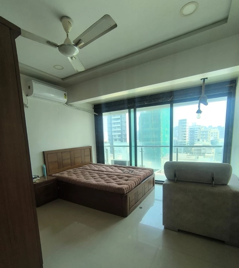 9 - Krimson Aurum, Santacruz West